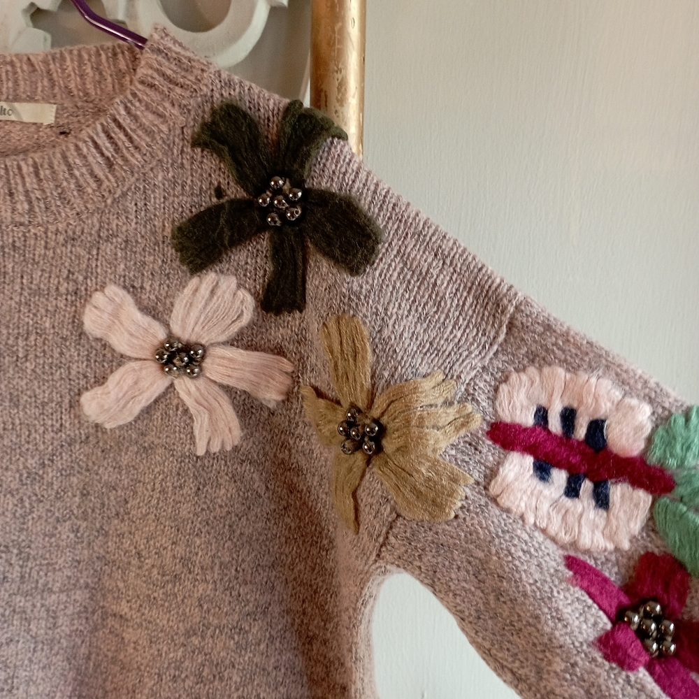 Embroidered Floral Oversized Sweater - Picture 6 of 17
